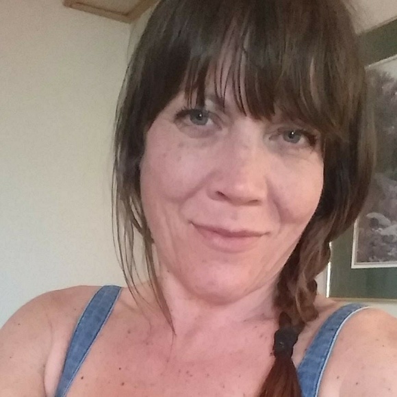 Meet your Posher, Katy - Picture 1 of 1